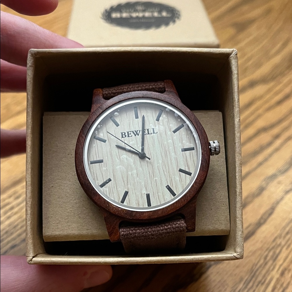 NEW IN BOX BEWELL UNISEX CAVAS WATCH RED SANDAL WOOD